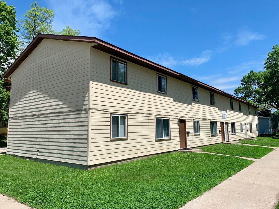 905 Pine St in La crosse, WI - Foto de edificio