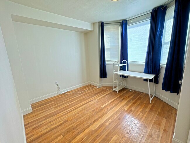 287 Dorchester St, Unit 2 in Boston, MA - Building Photo - Building Photo