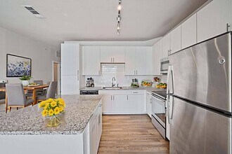 Windsor Republic Place in Austin, TX - Building Photo - Building Photo