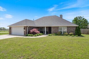 101 Hoss St in Centerton, AR - Building Photo