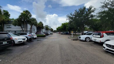 1950 N Congress Ave in West Palm Beach, FL - Building Photo - Building Photo