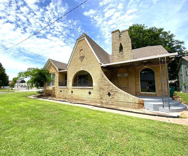 1801 N Woodward Ave in Oklahoma City, OK - Building Photo - Building Photo