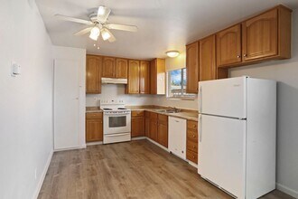 111 N Walnut Ave in Manteca, CA - Building Photo - Building Photo