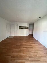 249 Afton Square in Altamonte Springs, FL - Foto de edificio - Building Photo