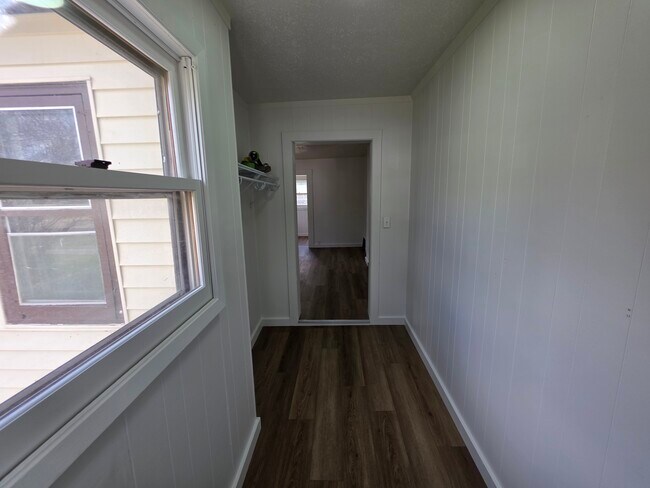 231 Tindolph Ave N in Thief River Falls, MN - Building Photo - Building Photo