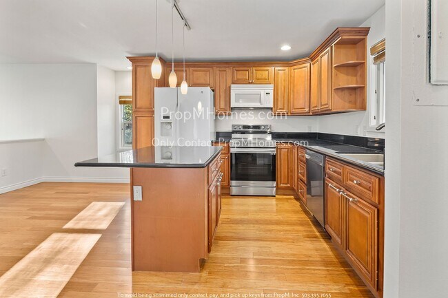 4 Touchstone Dr in Lake Oswego, OR - Building Photo - Building Photo