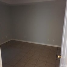 7 W Candlelight Ln in Edinburg, TX - Building Photo - Building Photo