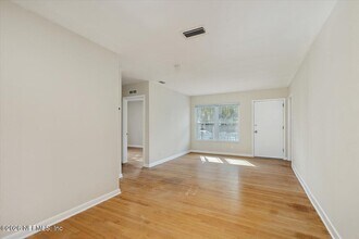 7327 Bamberg Rd in Jacksonville, FL - Building Photo - Building Photo