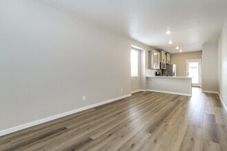 9458 Yampa St in Commerce City, CO - Foto de edificio - Building Photo