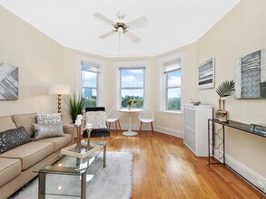 125 Park Dr, Unit 36 in Boston, MA - Foto de edificio - Building Photo