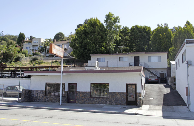 8714 Macarthur Blvd in Oakland, CA - Building Photo - Building Photo