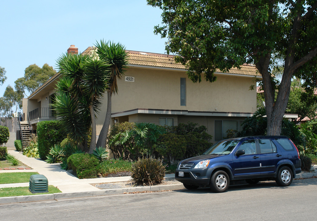 4921 Kona Dr in Huntington Beach, CA - Building Photo