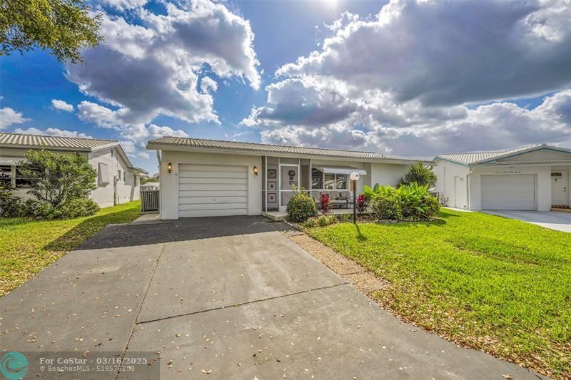 1010 NW 89th Way in Plantation, FL - Foto de edificio