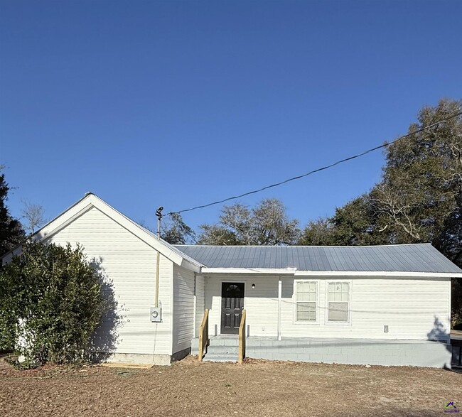 property at 1100 Creekwood Dr