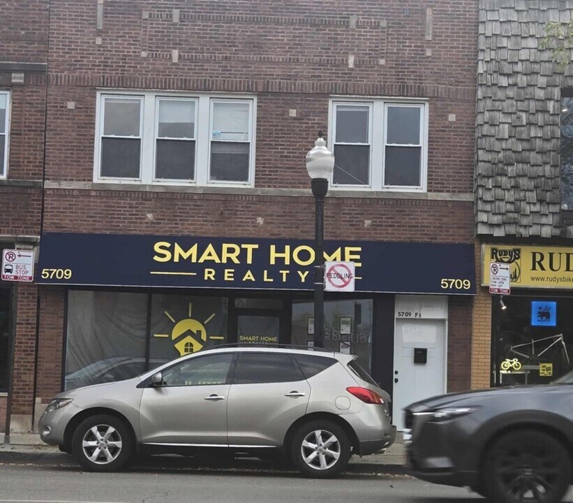 5709 W Irving Park Rd in Chicago, IL - Building Photo