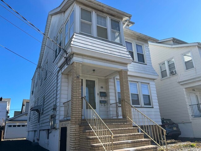 property at 202 N 17th St