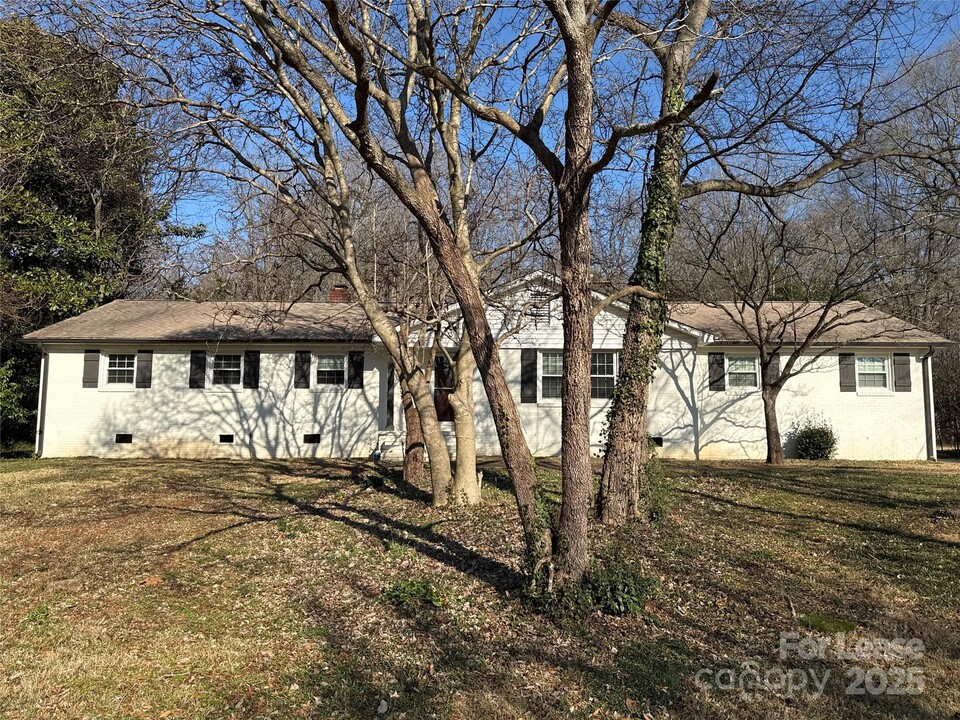 1045 Dooley Dr in Charlotte, NC - Building Photo