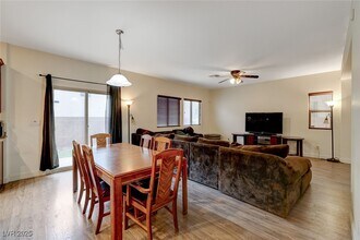 5446 Gold One Ln in Las Vegas, NV - Building Photo - Building Photo