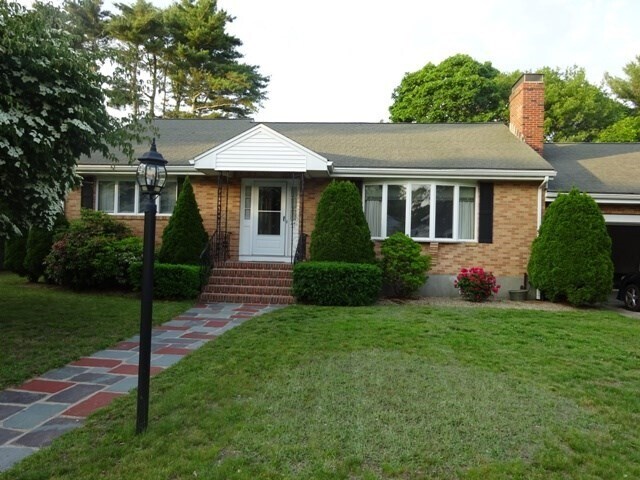 27 Wenonah Rd in Wareham, MA - Building Photo