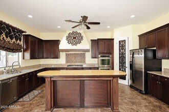 2422 East Charlotte Dr in Phoenix, AZ - Building Photo - Building Photo