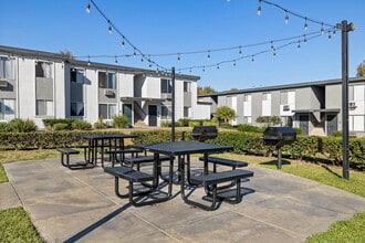 Horizon in El Cajon, CA - Foto de edificio - Building Photo