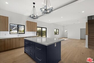 824 N Orange Grove Ave in Los Angeles, CA - Building Photo - Building Photo