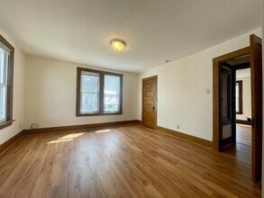 205 1/2 S 4th Street in Fairfield, IA - Building Photo - Building Photo