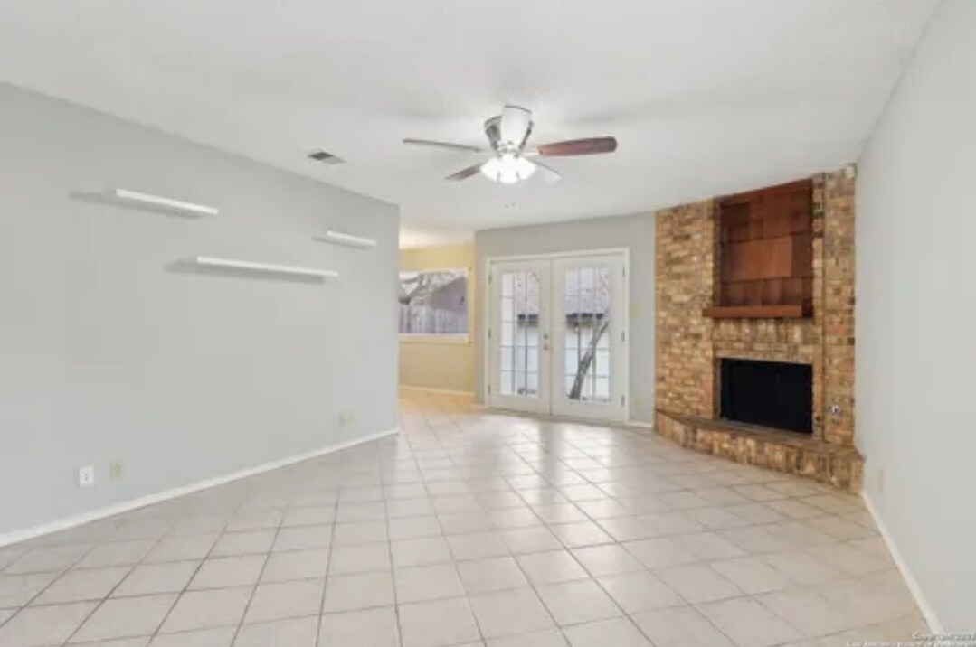 9354 Dover Ridge in San Antonio, TX - Building Photo