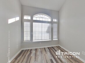 7114 River Garden Dr in Houston, TX - Foto de edificio - Building Photo