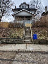 516 W End Ave in Coraopolis, PA - Building Photo