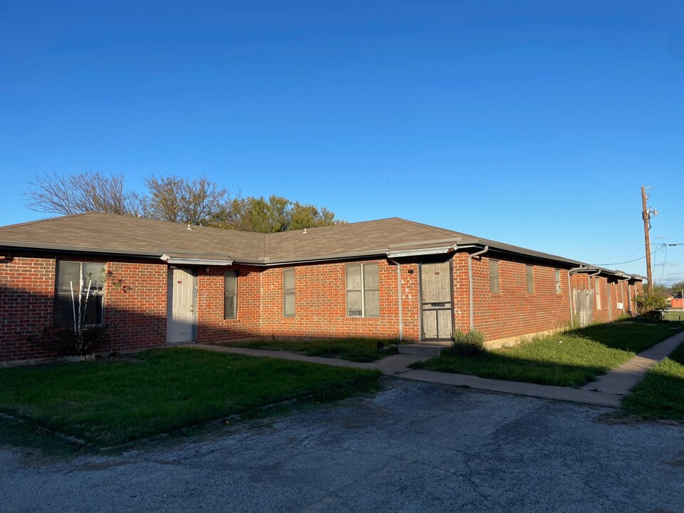 Raintree Apartments in Eastland, TX - Building Photo