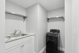 610 Congress St in Portland, ME - Building Photo - Building Photo