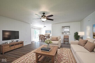 1723 Farm Meadow Dr in Greenwood, IN - Building Photo - Building Photo