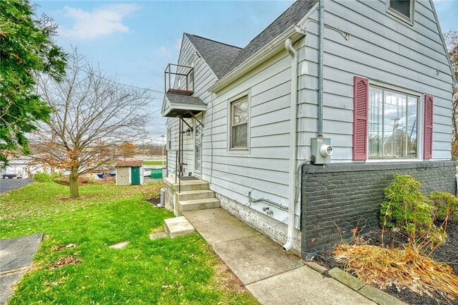 1070 Gravel Rd in Webster, NY - Building Photo - Building Photo