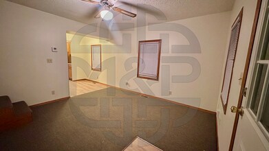 130 W 10th St in Newton, KS - Building Photo - Building Photo