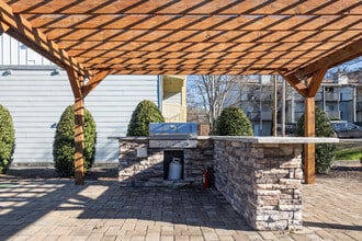 Arbors at Signal Mountain in Chattanooga, TN - Building Photo - Building Photo