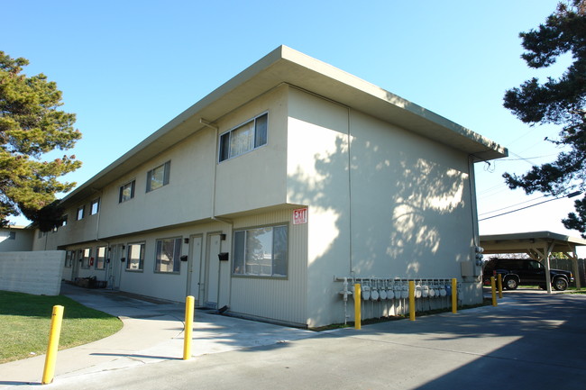 1034 Mcgowan Dr in Salinas, CA - Foto de edificio - Building Photo