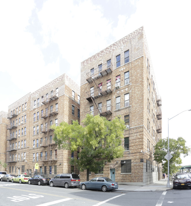 1047 Avenue Saint John in Bronx, NY - Building Photo