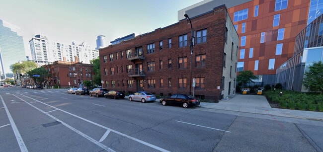 706 S 9th St in Minneapolis, MN - Foto de edificio - Building Photo