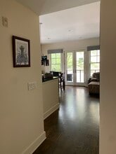 925 Garrett St SE, Unit 215 in Atlanta, GA - Foto de edificio - Building Photo