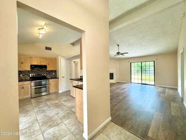 1136 Dorwinion Dr in Jacksonville, FL - Building Photo - Building Photo