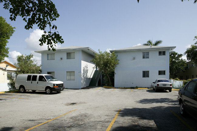 10765 SW 4th St in Miami, FL - Building Photo - Building Photo