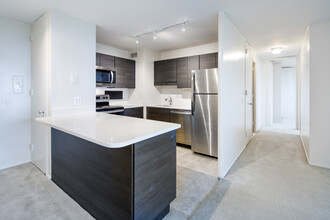 Huron Towers in Ann Arbor, MI - Building Photo - Interior Photo