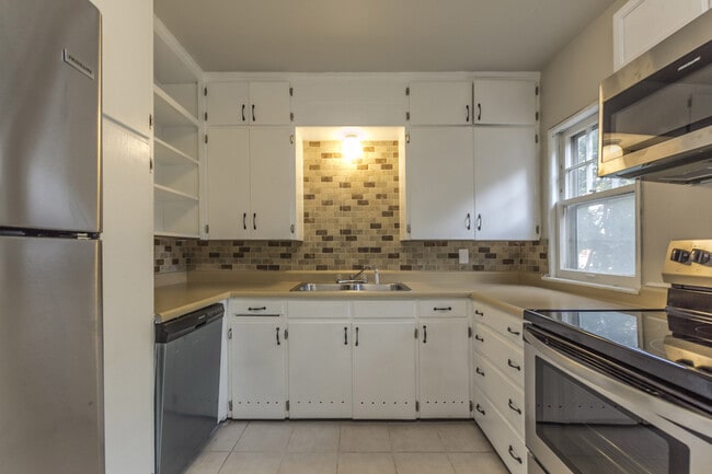 2502 Woodland Ave in Des Moines, IA - Building Photo - Building Photo