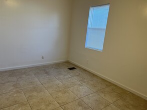 430 Goodall Ave, Unit 1 in Daytona Beach, FL - Foto de edificio - Building Photo
