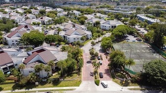 9403 Fontainebleau Blvd in Miami, FL - Building Photo