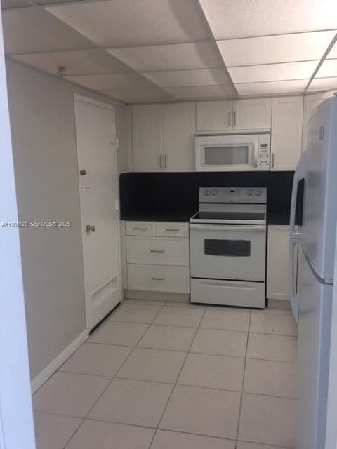 400 Kings Point Dr in Sunny Isles Beach, FL - Building Photo - Building Photo