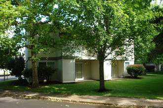 1302-1358 City View St in Eugene, OR - Building Photo - Building Photo