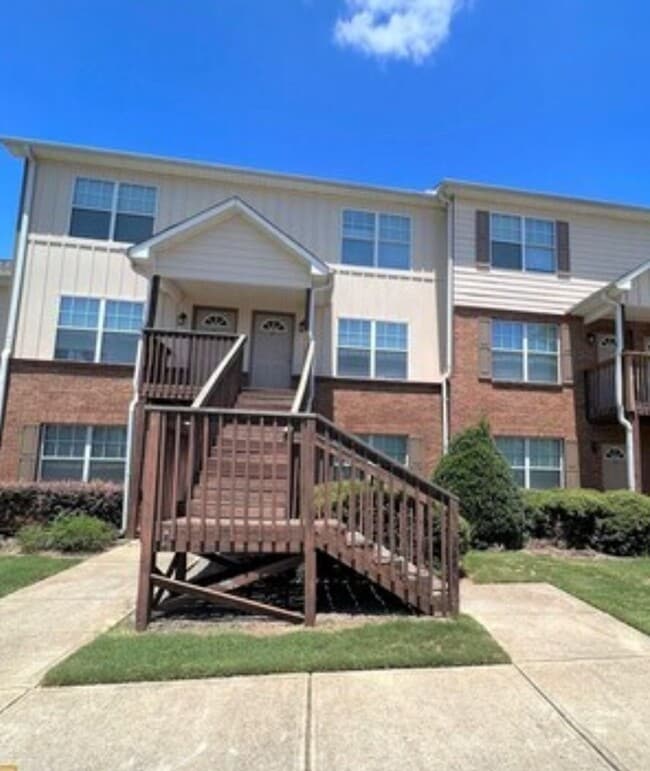 241 S Irwin St in Milledgeville, GA - Foto de edificio - Building Photo