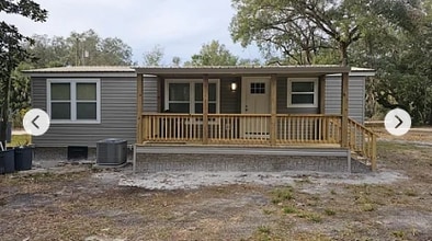 11355 NW 80 Ave in Chiefland, FL - Foto de edificio - Building Photo